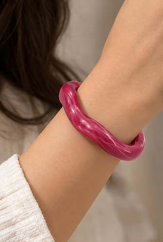 Asymmetrical Wavy Red Resin Bangle